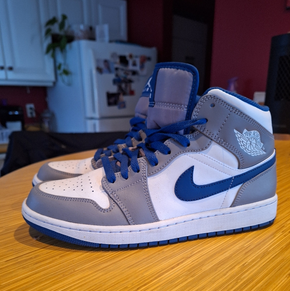 Jordan 1 , like new worn twice